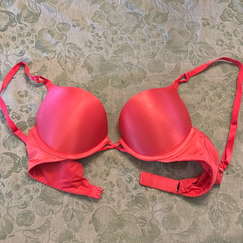 Victoria’s Secret Bombshell bra size 32A